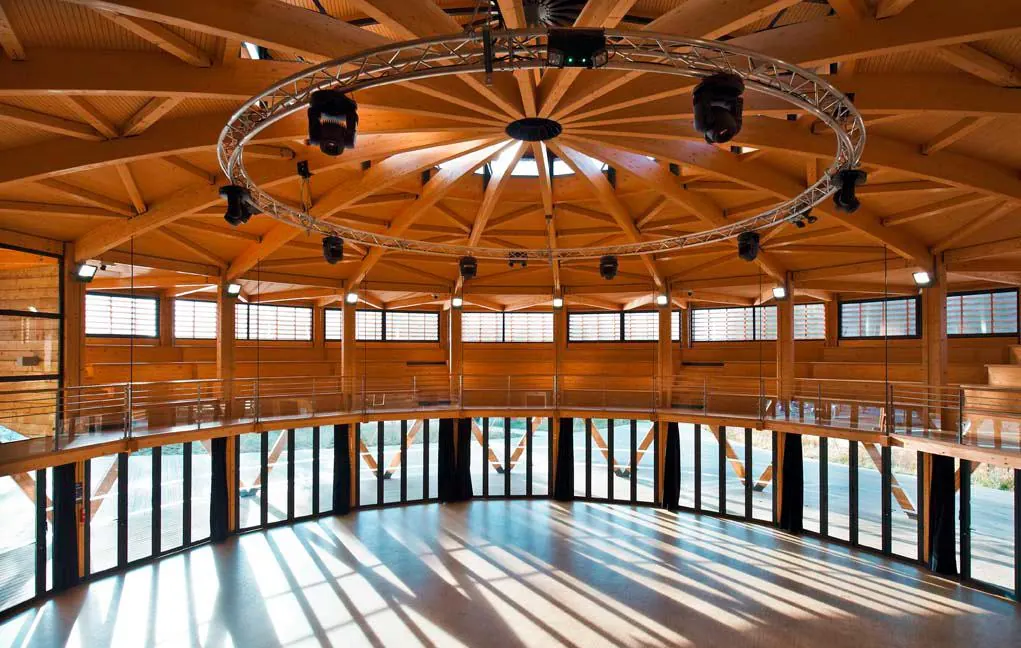 Hall d’accueil, charpente courbe